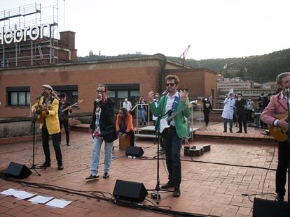 Los Manolos, en la azotea del hospital de la Vall d'Hebron.