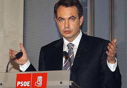 José Luis Rodríguez Zapatero, durante su comparecencia de ayer ante los informadores.