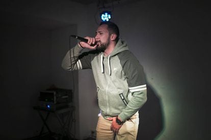 El raper Valtonyc, a la sala Freedonia del barri del Raval de Barcelona al març passat.