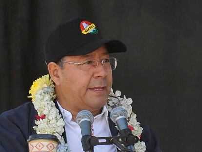 El presidente de Bolivia, Luis Arce, habla durante la conmemoración del Día Internacional del Trabajo, el 1 de mayo de 2023 en La Paz.