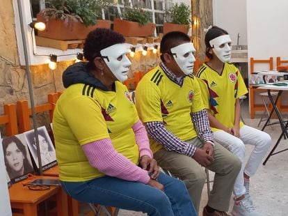 Victims of Otoniel hide their faces for fear of threats, in Bogotá, this week.