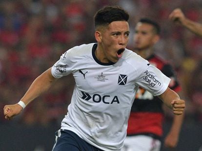 Ezequiel Barco celebra su gol al Flamengo.