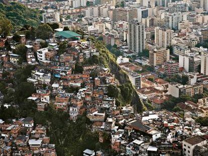 Vista de la favela Matinha, junto al barrio de Tijuca, de clase media. 