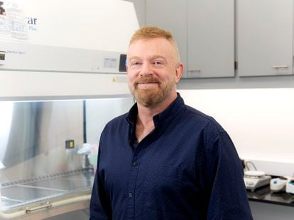 El médico argentino Gabriel Rabinovich en su laboratorio.