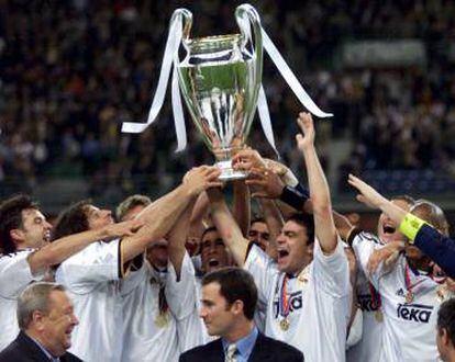 El Madrid, con Sanchís a la cabeza, levanta la octava Copa de Europa.