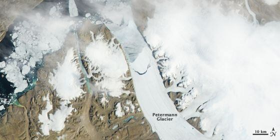 La grieta del glaciar va aumentando a medida que transcurre el martes.