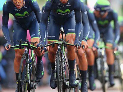 Quintana tira del Movistar en la primera etapa.