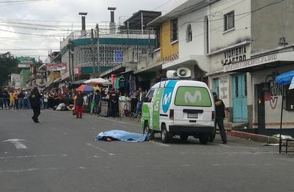 Un trabajador de Movistar yace muerto en Ciudad de Guatemala