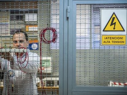 Un investigador en un laboratorio de ingenier&iacute;a el&eacute;ctrica de la Universidad Carlos III, en Madrid.