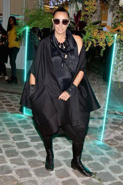 Donna Karan posa para los fotógrafos en París, el pasado 2 de octubre.