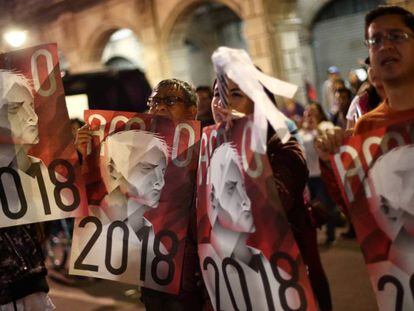 Seguidores de López Obrador festejan el triunfo en las elecciones. En vídeo, perfil de AMLO.