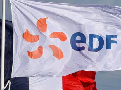 EDF tendrá que mantener parados cuatro reactores nucleares varias
semanas más