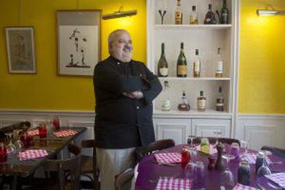 El chef Serge Alzira en el restaurante L'Opportun, en París.