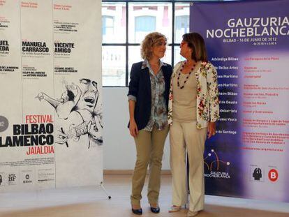 La directora de la Fundaci&oacute;n Bilbao 700, Bego&ntilde;a Salinas (a la derecha), y la concejal de Cultura de Bilbao, Igone Bengoetxea, ayer en la presentaci&oacute;n de Bilbao Flamenco y la Noche Blanca 2012.