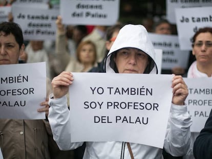 Manifestació a Sant Andreu de la Barca en suport dels professors denunciats per la Fiscalia.