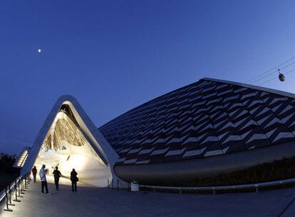 El pabellón Puente, con forma de gladiolo, proyectado por Zaha Hadid