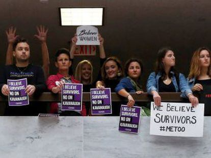 Manifestantes congregados ante el Senado destacan la importancia trascendental del caso