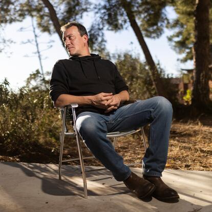 (DVD1192) 20/12/2023 - Barcelona - Entrevista a Roger Casamajor, uno de los protagonistas de la serie de Movistar Las Mesias, fotografiado en su casa de Sant Pau d'Ordal ( Barcelona). Foto: Massimiliano Minocri