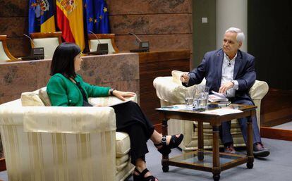Juan Cruz conversa con Carolina Darias.