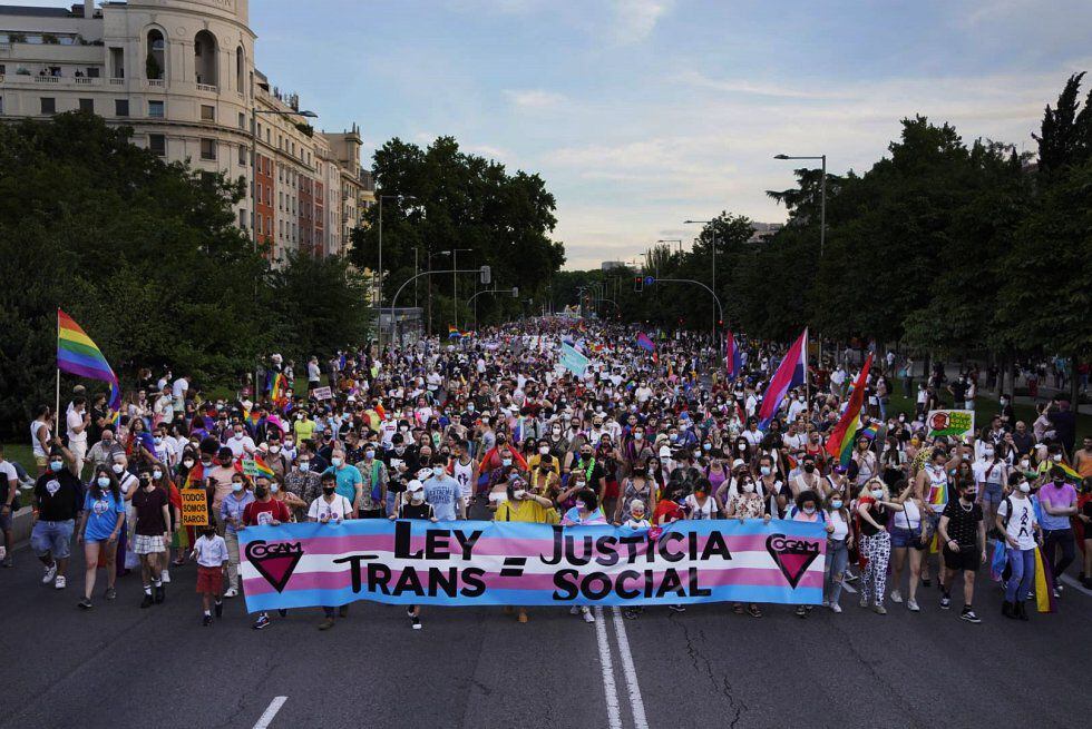 La marcha del Orgullo por el Paseo del Prado de Madrid. 