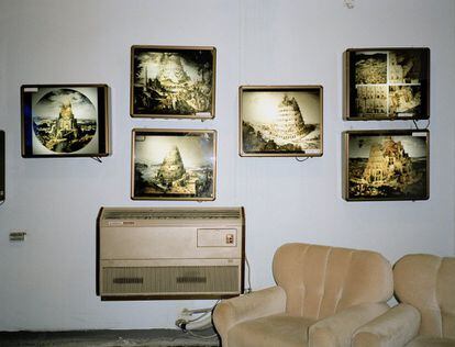 Museo Babylon en Iraq. Dibujos de la torre de Babeli, 2002.
