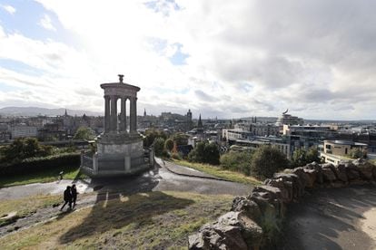Vista de Edimburgo desde la Calton Hill, en la montaña de Arthur’s Seat que domina la capital escocesa. 