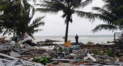 El tsunami golpeó una zona turística en medio de un concierto de música en la playa.