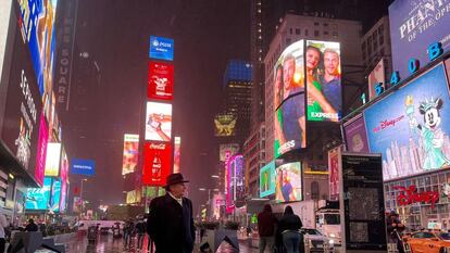 El bailaor José Losada Santiago, 'Carrete de Málaga', retratado en Times Square durante su viaje a Nueva York para actuar en la ciudad el pasado 8 de abril.