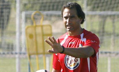 Juan Eduardo Esnáider, durante un entrenamiento del Getafe, cuando era segundo entrenador de Michel.