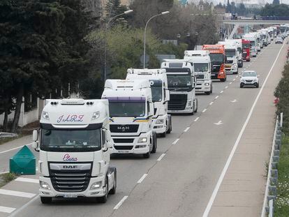 Protesta de los camioneros, este miércoles en Zaragoza.