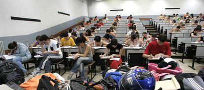 Examen de Lengua y Literatura castellana en las pruebas de selectividad de Cataluña.