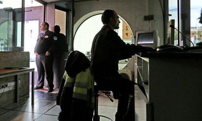 Vigilantes de seguridad en una empresa de Madrid