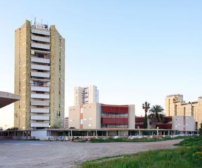 Torre y conjunto hexagonal (La Manga del Mar Menor, 1963-1965), de Antoni Bonet Castellana.