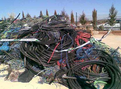 Restos de cable de cobre robado a Telefónica.