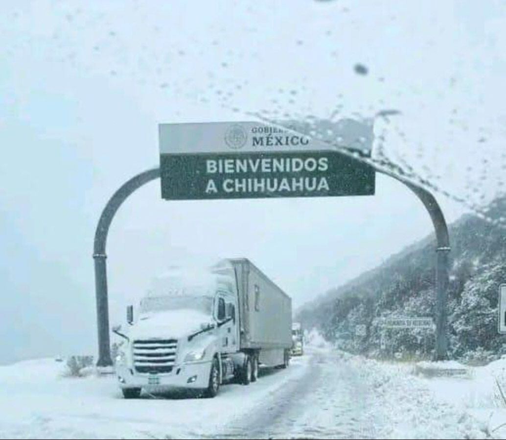 Una carretera cercana a Creel (Estado de Chihuahua) luego de la primera nevada del año pasado.