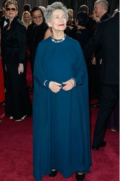 Emmanuelle Riva nos había robado el corazón con su interpretación en Amour y jugaba con ventaja respecto a nuestro criterio. No le hizo falta. Estaba maravillosa con este Lanvin con túnica azul.