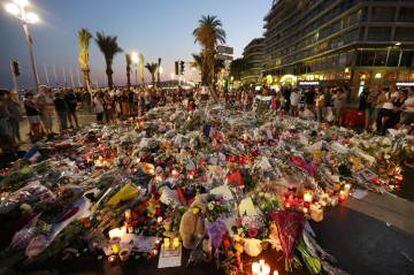 Altar en memoria de las víctimas, el 18 de julio en Niza.