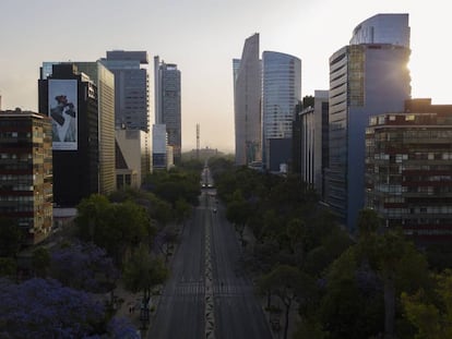 Vista panorámica a la avenida Paseo de la Reforma, en Ciudad de México, este 31 de marzo.