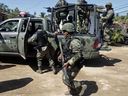 Soldados mexicanos patrullan en el Estado de Guerrero