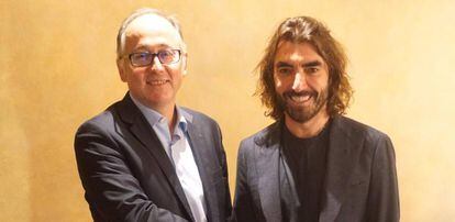 El presidente de Iberia, Luis Gallego, con el CEO de Globalia, Javier Hidalgo, el pasado mes de octubre, cuando anunciaron la adquisición de Air Europa por Iberia.