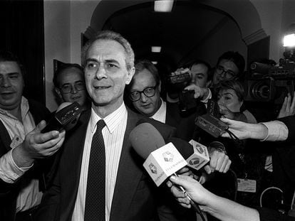 Guillermo Galeote, responsable de finanzas del Partido Socialista obrero español, comparece en noviembre de 1994 ante la comisión de financiación de partidos del Congreso por el 'caso Filesa'. LUIS MAGÁN