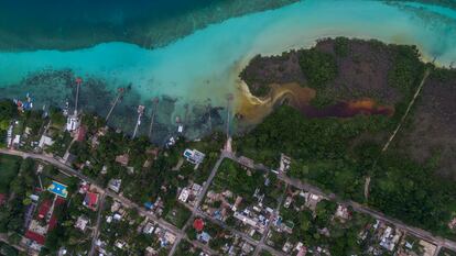 Vista aérea de la laguna de Bacalar en Quintana Roo.