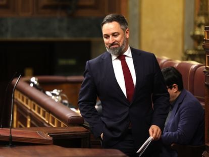 El líder de Vox, Santiago Abascal, interviene en el debate de la toma en consideración de la proposición de ley del PSOE de amnistía para la normalización institucional, política y social en Cataluña, este martes en el Congreso.