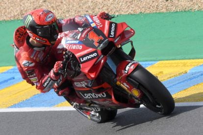 El piloto italiano de Ducati Lenovo Team, Pecco Bagnaia, durante la clasificación del GP de Francia de Moto GP en el circuito de Bugatti en Le Mans