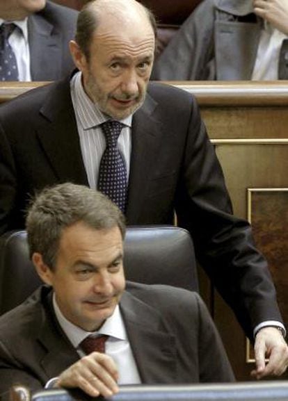 Rubalcaba y Zapatero en el Congreso, este jueves.