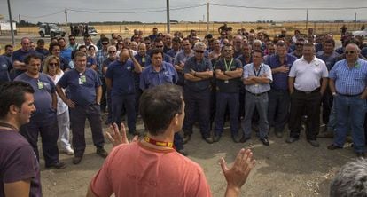 Trabajadores de la base a&eacute;rea en una concentraci&oacute;n en 2013.