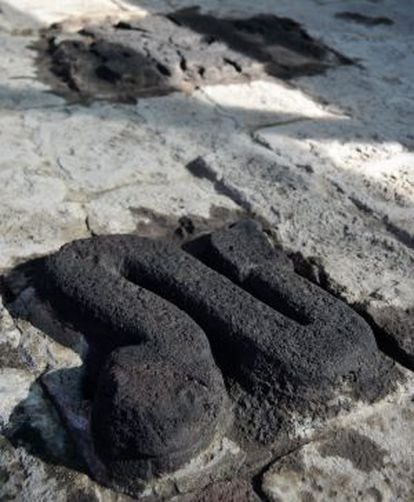 Otra de las l&aacute;pidas frente al Templo Mayor.