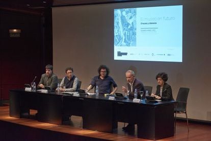 Ponentes de la conferencia &#039;El museo en el futuro. Cruces y desv&iacute;os&#039;, en el auditorio del Reina Sof&iacute;a. 