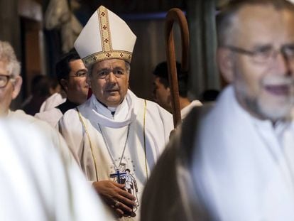 El obispo chileno Juan Barros, durante una misa en marzo.