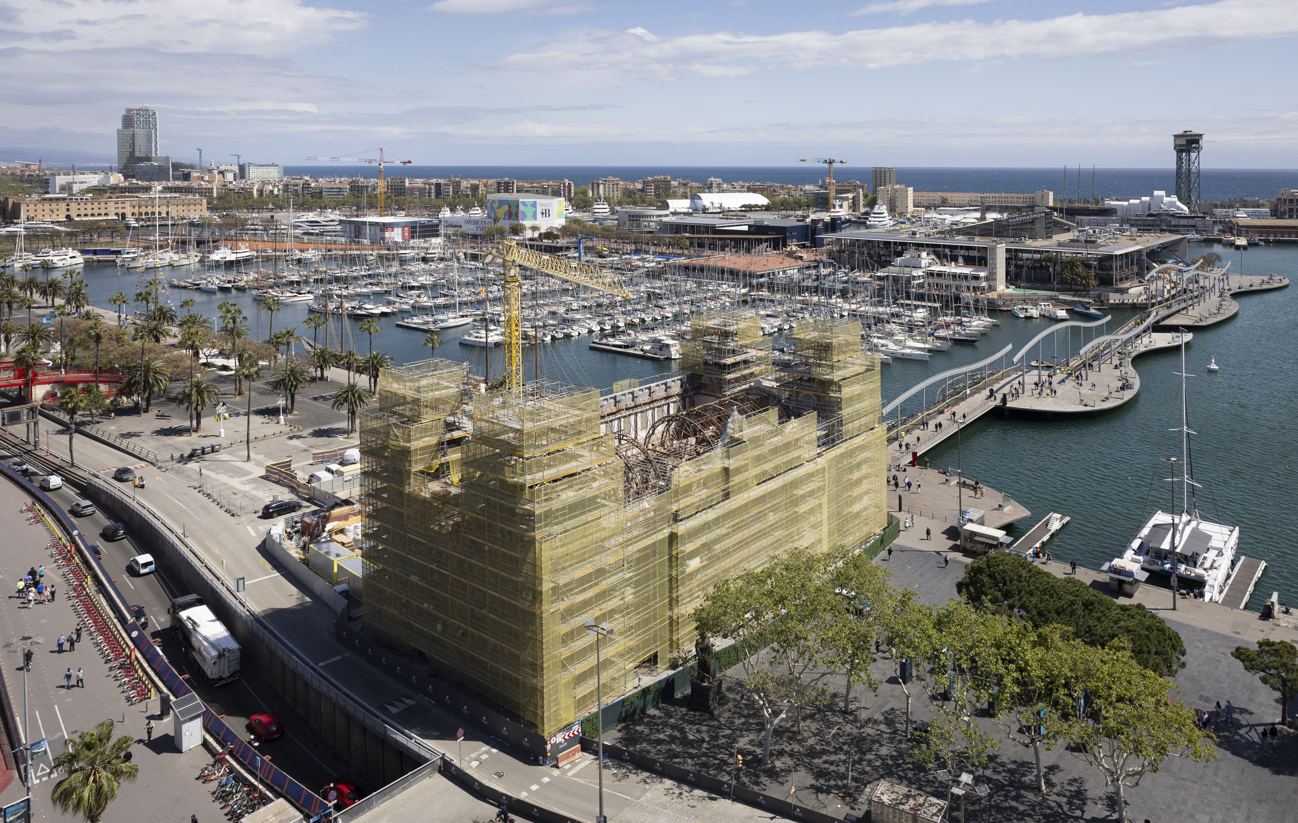 Frenesí de obras en el litoral de Barcelona a cuatro meses de las regatas de la Copa del América